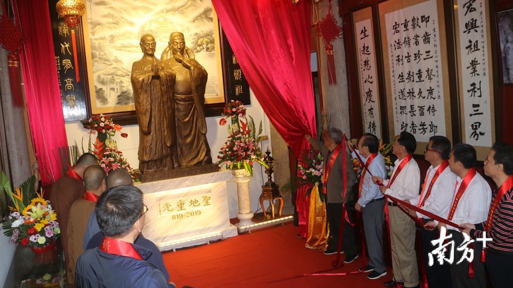 韩愈会大颠铜像在潮州叩齿古寺揭幕