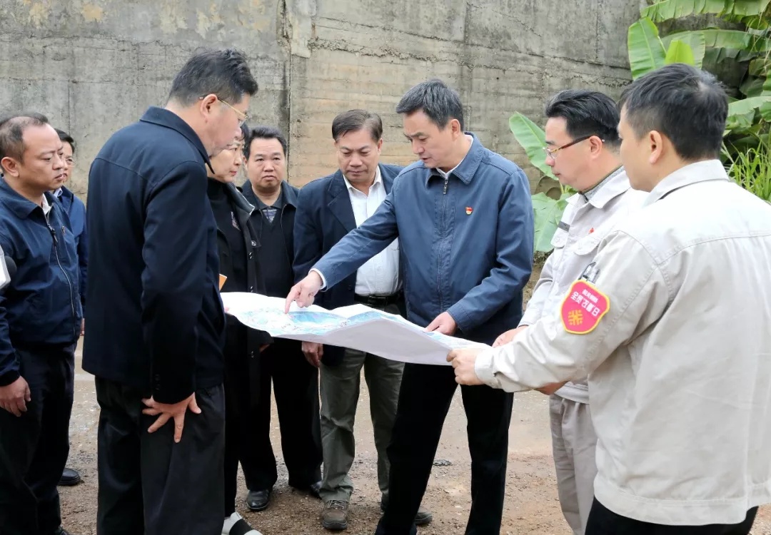 市委书记李红军调研韶钢东片区与106国道连接线建设情况。