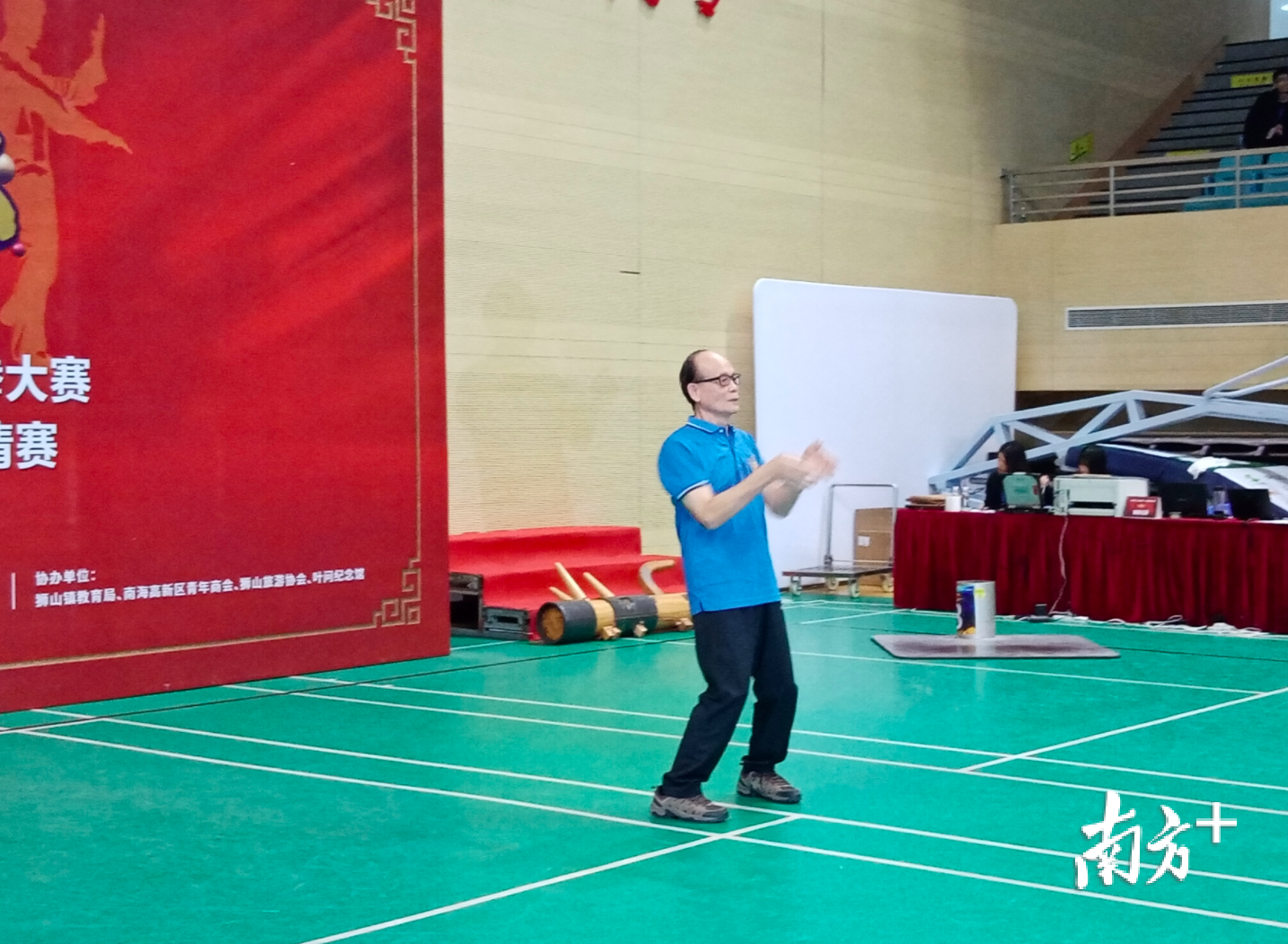 叶问之子叶准资深弟子何基。图为何基参与精英邀请赛的现场。汤晓微 摄