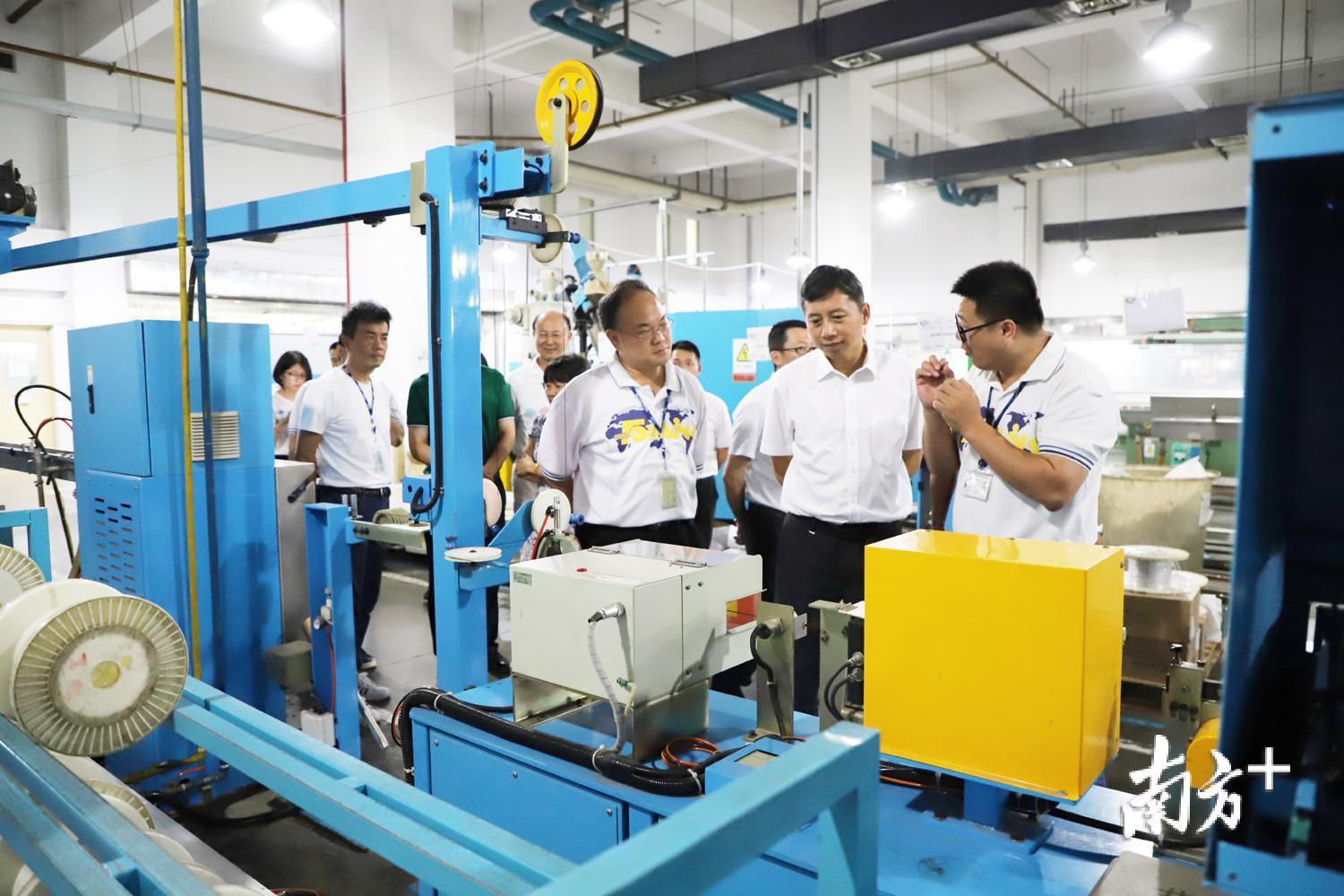 云南宏德市领导到车间参观学习