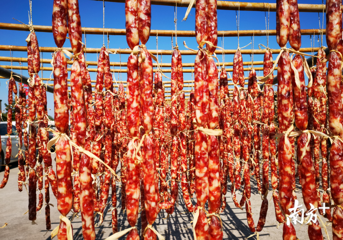 芦苞“腊味四宝”之一的腊肠。 芦苞“腊味四宝”之一的腊肠。