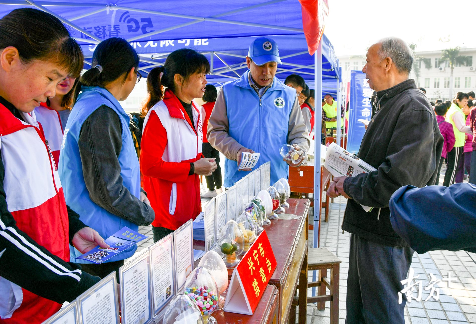 梅州興寧市開展2019年國際志願者日暨禁毒宣傳系列活動