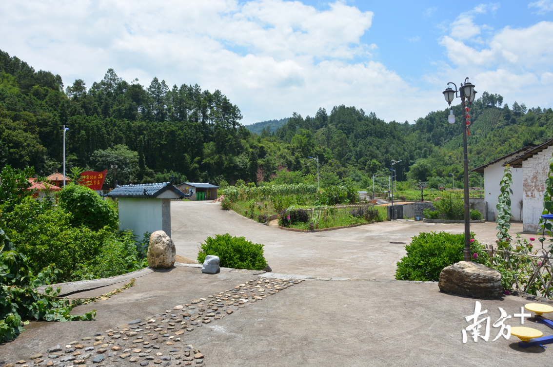 人居环境整治后的李屋村。