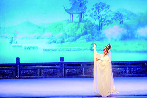 中山粤曲演员演出的传统粤剧。