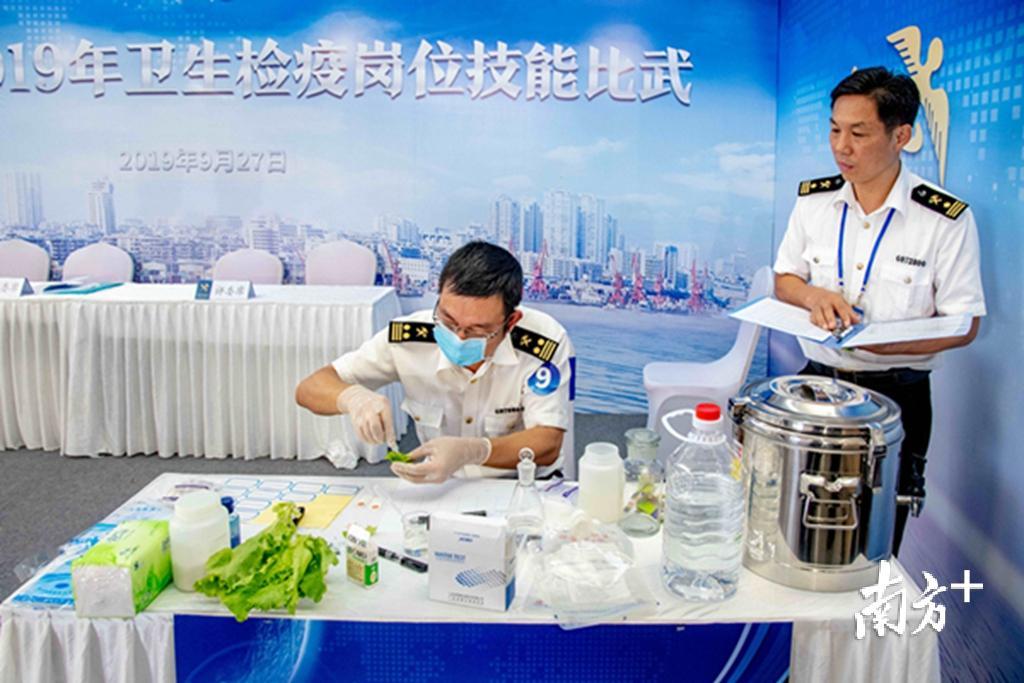 潮阳海关关员参加汕头海关2019年卫生检疫岗位技能比武活动。袁国宏 摄