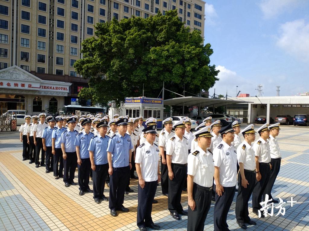 潮阳海关全体关员开展准军事化训练。郑永铭 摄