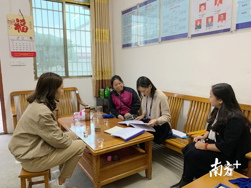 该市巡察干部对已巡党组织落实整改情况进行实地督导核查。