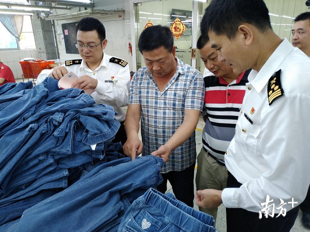 潮阳海关帮扶企业，把好质量把关。郑永铭 摄