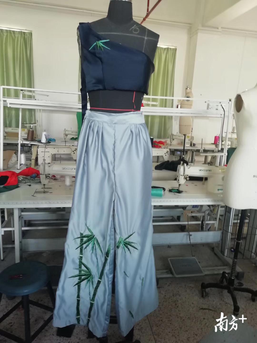 罗潮政设计并制作的作品。 罗潮政设计并制作的作品。