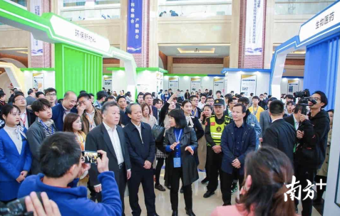 100项高校科技成果在活动期间进行集中展示，引起众多关注。广东高校科技成果转化中心供图