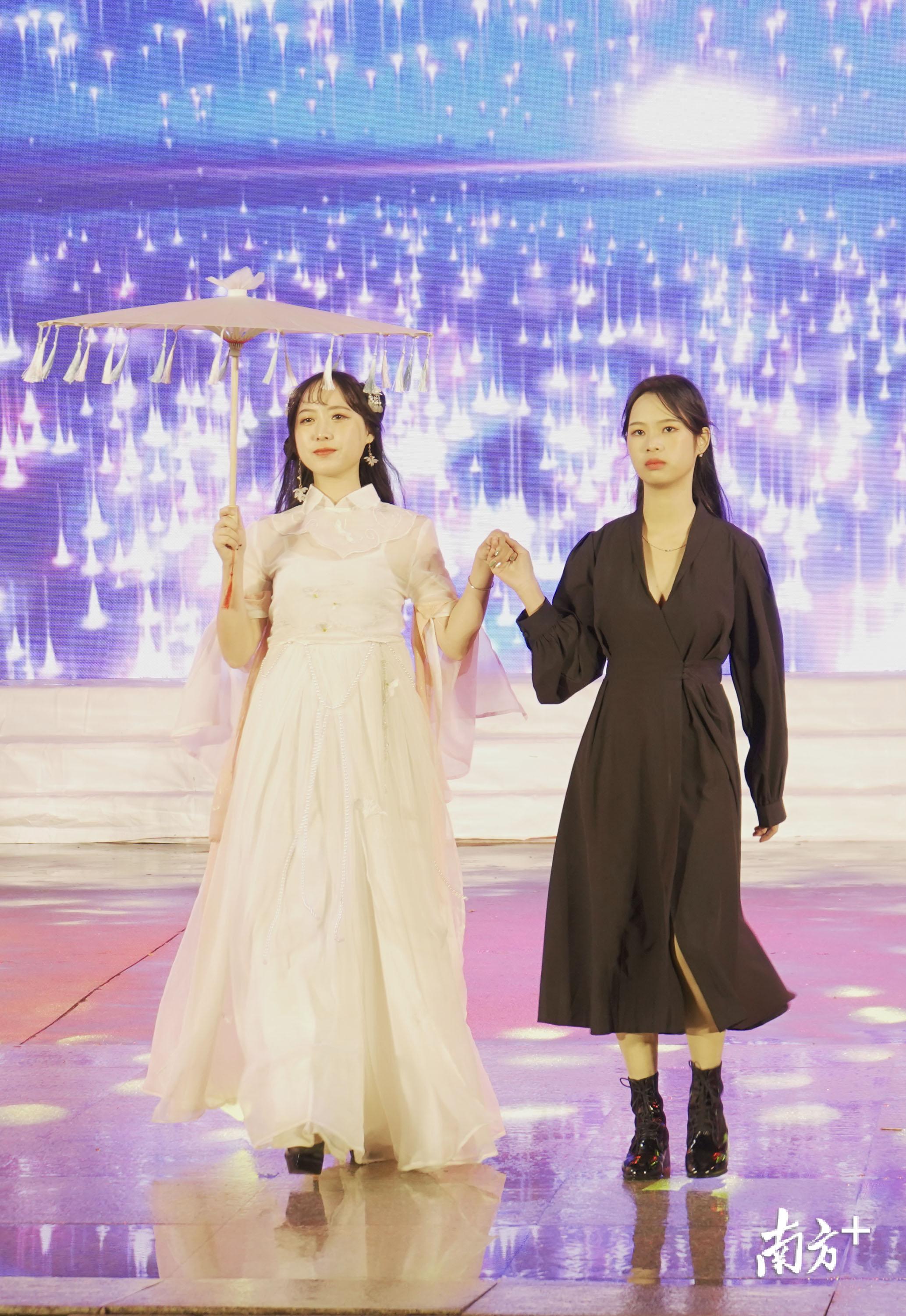 12月5日晚,潮绣时装走秀环节。 12月5日晚,潮绣时装走秀环节。