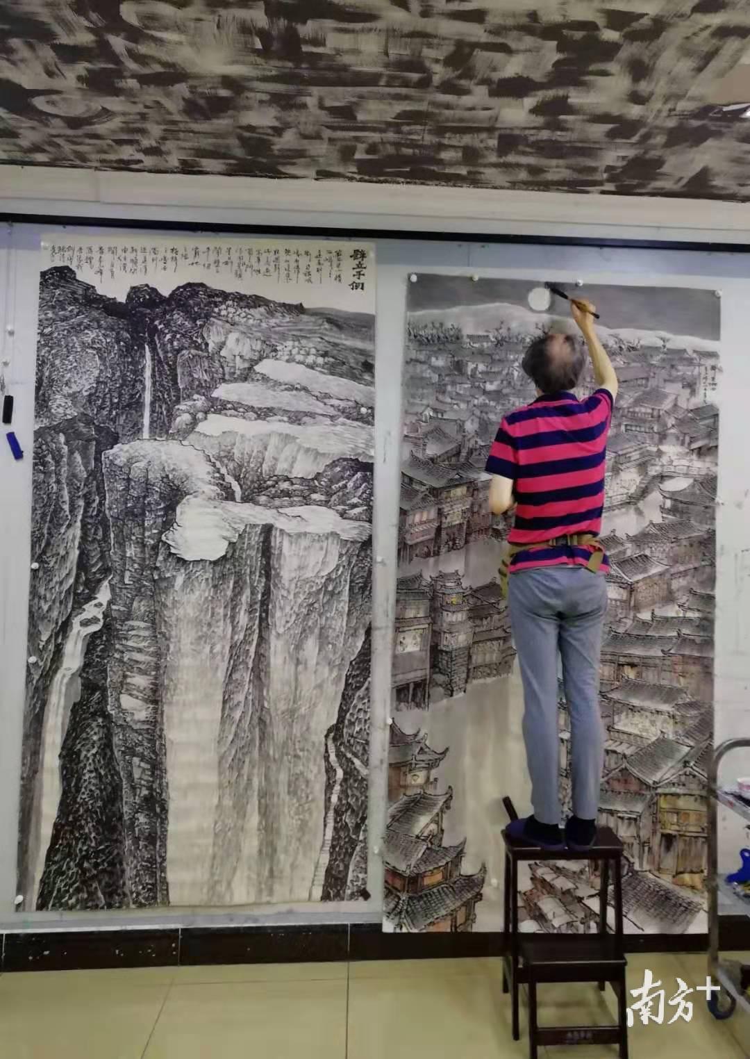 袁赤峰认为画匠和画家的区别在于创作。(受访者供图) 袁赤峰认为画匠和画家的区别在于创作。(受访者供图)