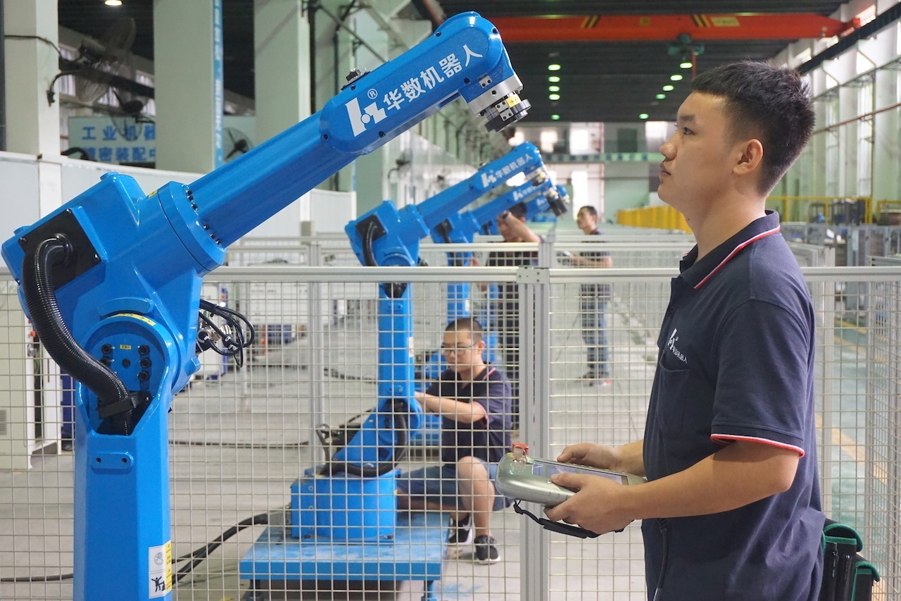 华数机器人已掌握了机器人生产的4大核心关键零部件。企业供图