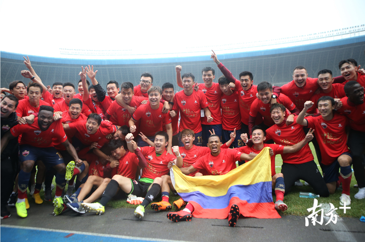 2018年11月3日,深足冲超成功。南方日报记者 鲁力 摄 2018年11月3日,深足冲超成功。南方日报记者 鲁力 摄