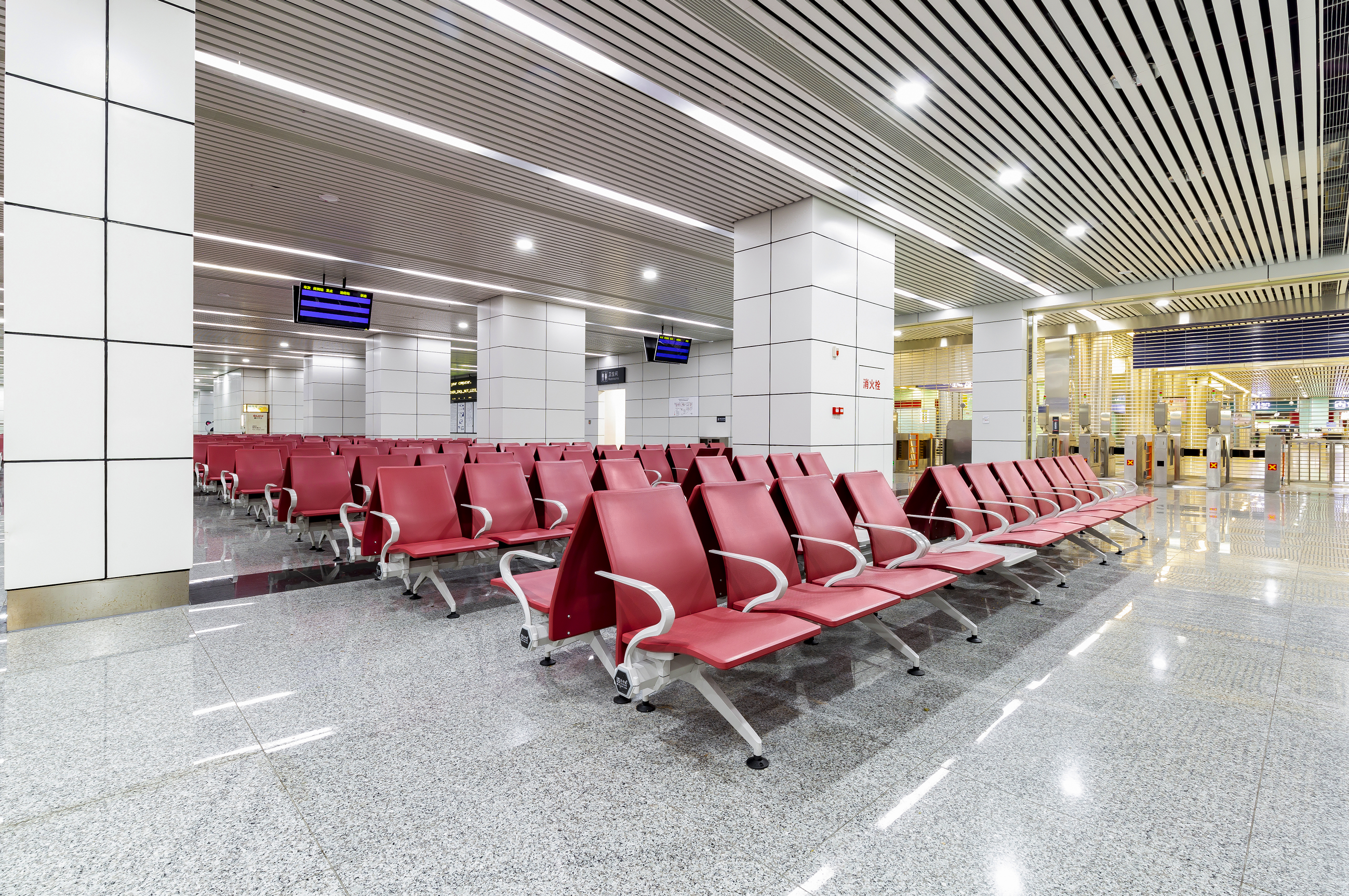 澳舒健的候车椅被应用在广州火车东站候车室。受访企业供图 澳舒健的候车椅被应用在广州火车东站候车室。受访企业供图