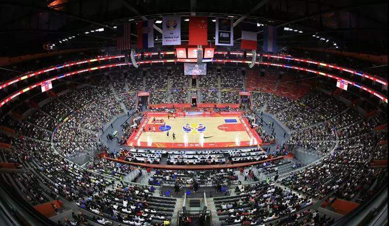 东莞篮球中心内景.它按照nba标准设计建设,可容纳1.6万名观众.