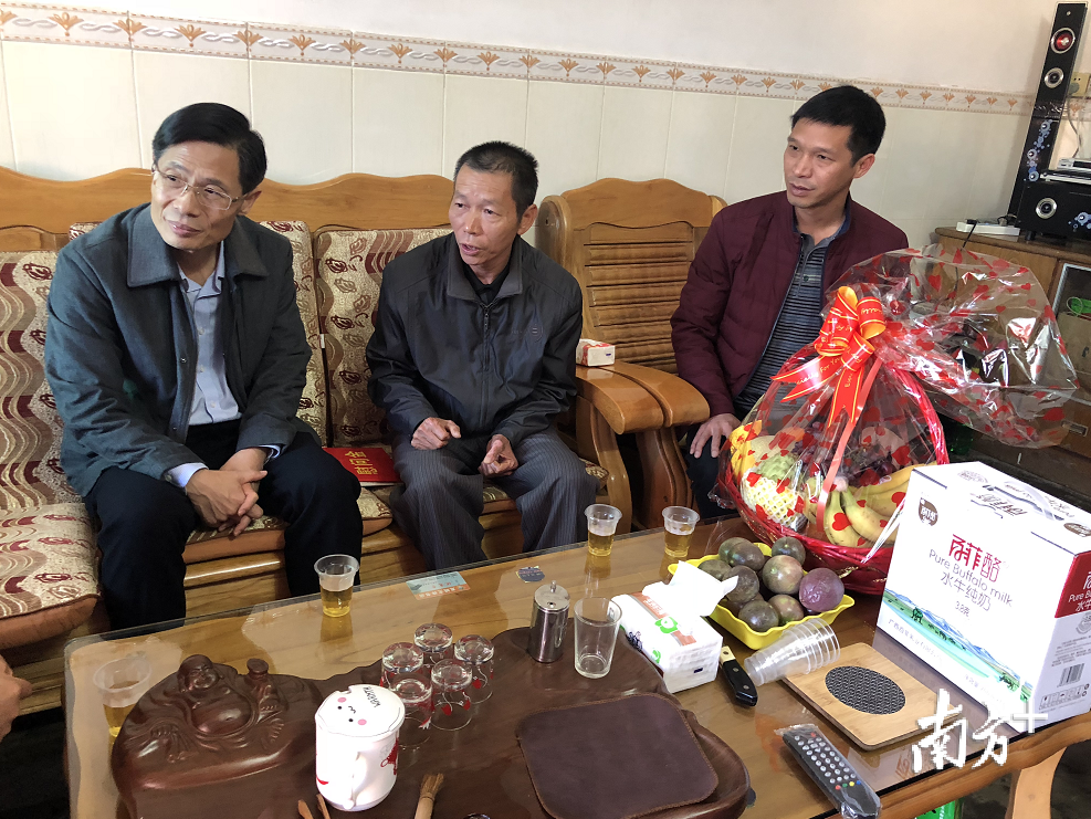 志愿者一行慰问“中国好人”张金传。