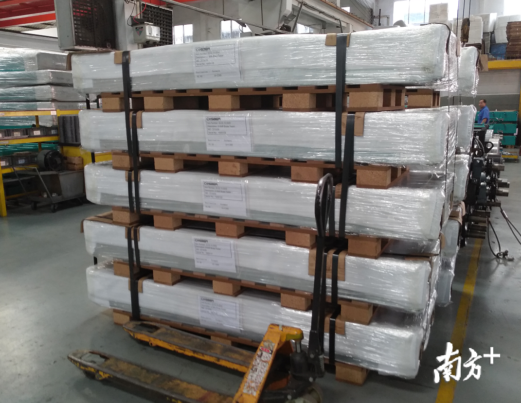 康士柏打包待发往德国的产品。王谦 摄