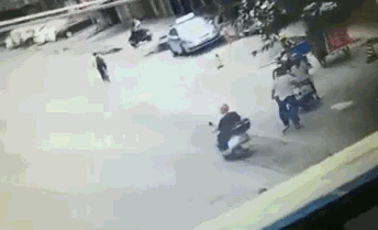 监控拍下陈晓佳遇袭，揭市宣供图