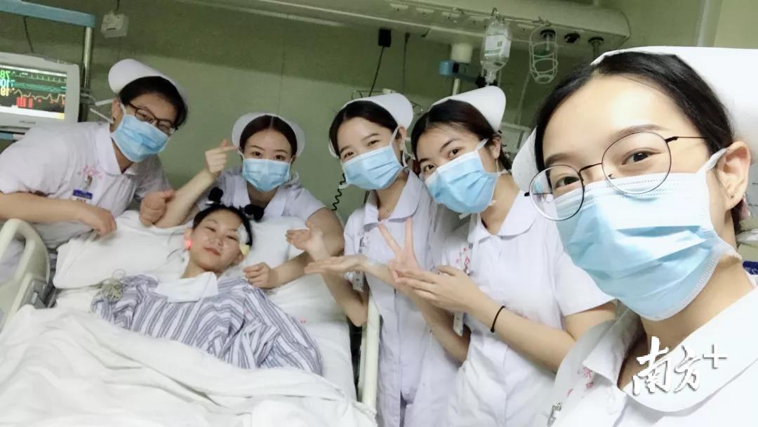 陈晓佳与同事，揭市宣供图