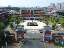 挥得了高尔夫杆捏得好泥巴，塘厦初级中学这群学生好样的！