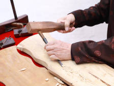 看展｜奇古透静润圆清匀芳，岭南古琴是怎么做成的？