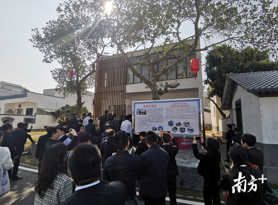 12月10日，8省30个试点县（市、区）代表在桥头村实地考察百方乡村旅游专业合作社。刘栋铭 摄