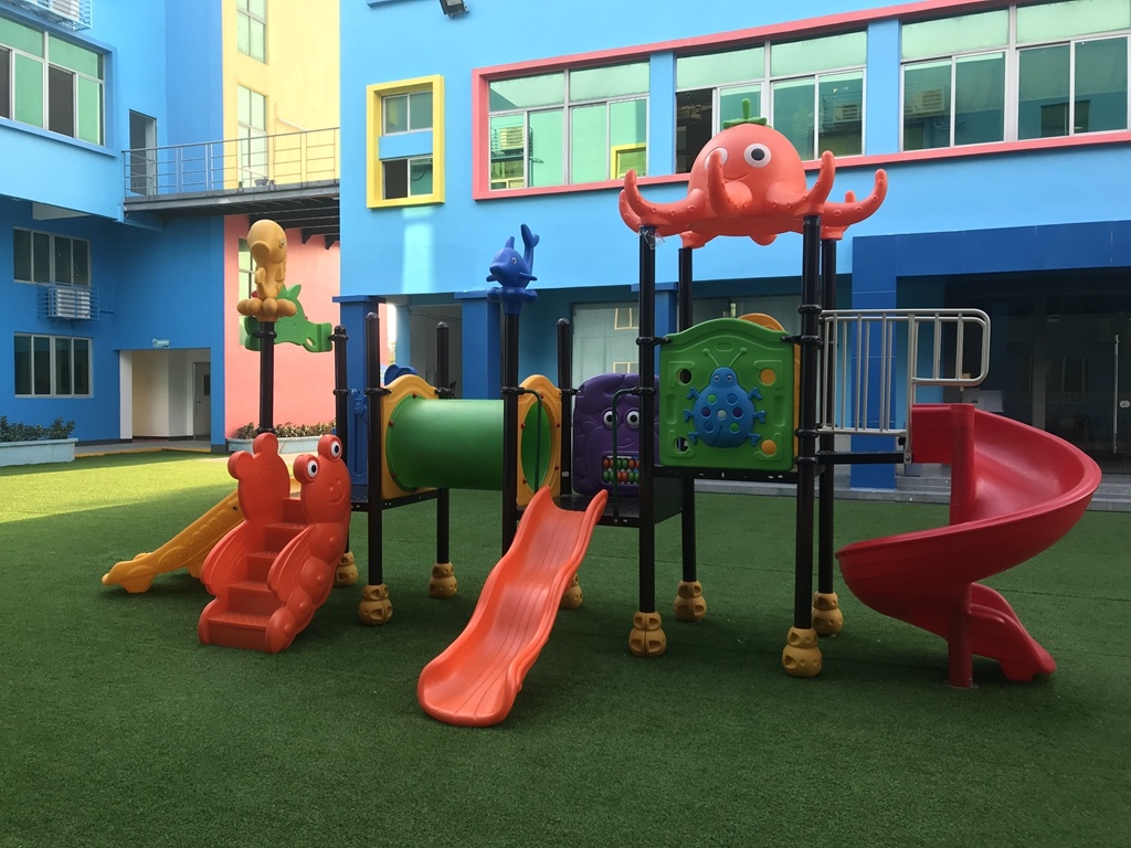 瑞心儿童医院“乐园”式就医环境色彩鲜明，配备儿童娱乐设施。