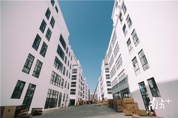 高标准厂房建设，既提高了土地效能，又优化了城市形态。