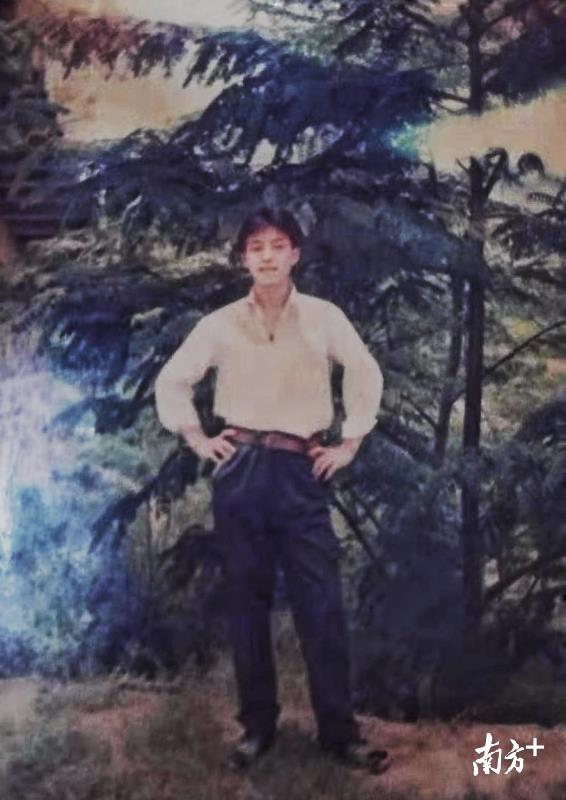 年轻的李华意气风发 年轻的李华意气风发