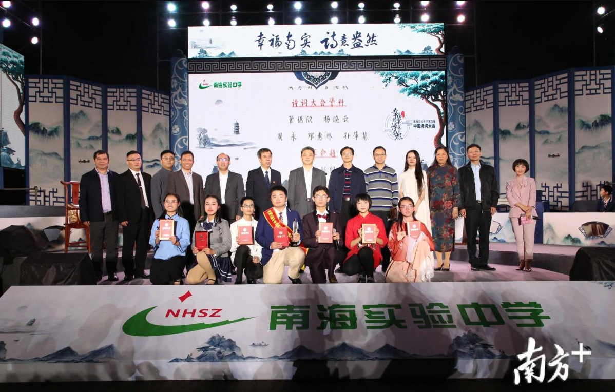 赛后选手合影。