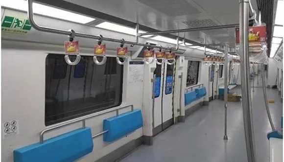 无座地铁提供更宽敞的车厢内空间。图源北京地铁