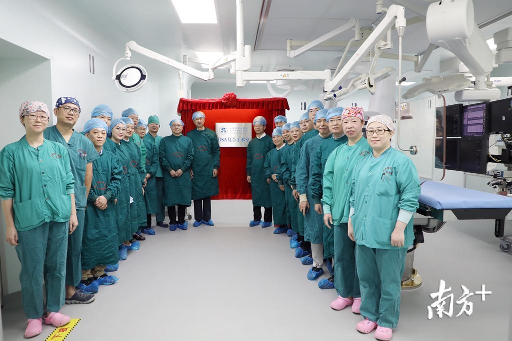 11月29日，汕头市中心医院复合手术室正式揭牌启用。