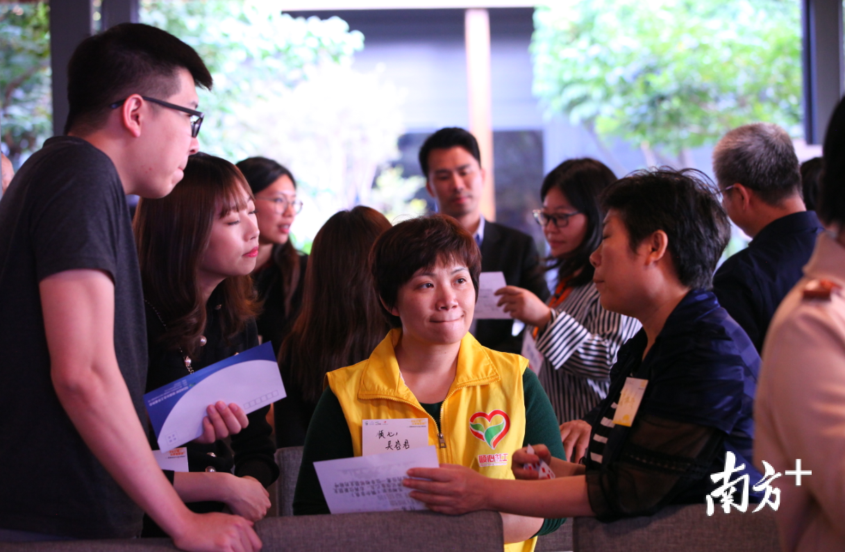 项目方与爱心企业现场互动交流。 项目方与爱心企业现场互动交流。