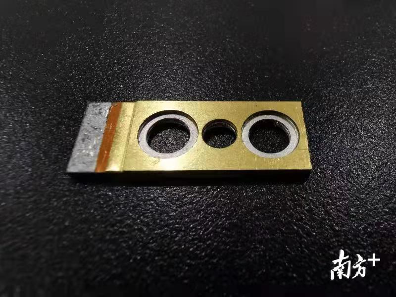 华智新材料的散热衬底。受访者供图 华智新材料的散热衬底。受访者供图