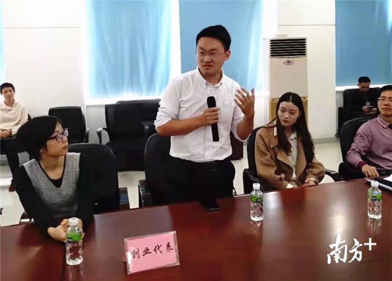 江门市朗颐养老服务有限公司负责人张怀磊接受采访。 江门市朗颐养老服务有限公司负责人张怀磊接受采访。