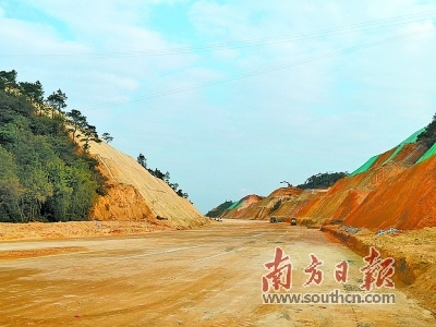 东二环一标段都吉大桥至东瑶（省道S113线）平交口路基路床施工现场。受访者供图