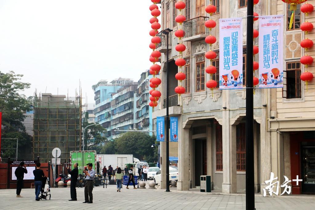 今年，汕马筹备方将在赛道全程沿线共布设约1500个灯杆标语。