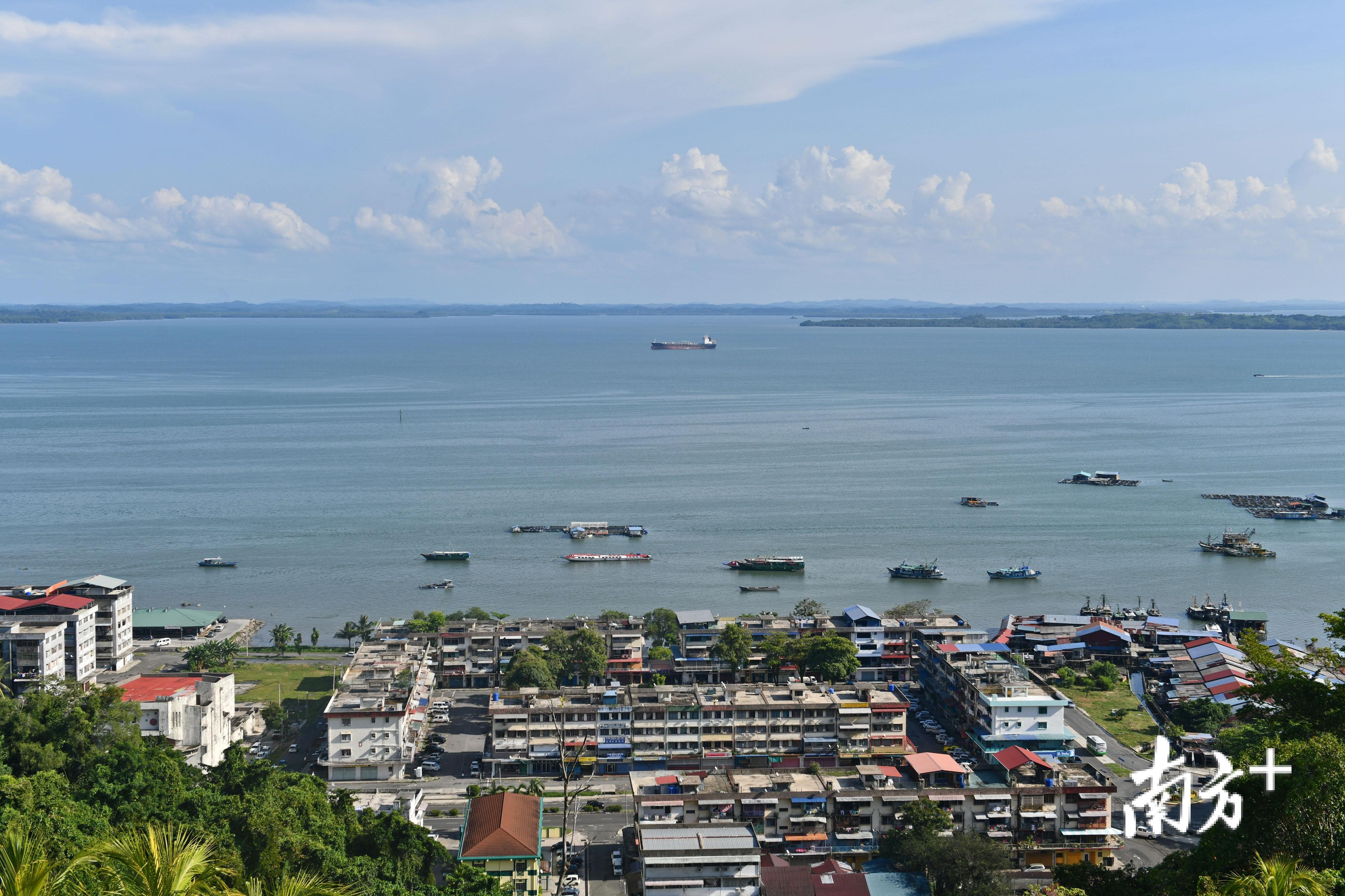 东马港口城市山打根，数百年前，岭南侨乡们正是通过这些港口从万里远的故土到达马来西亚。戴嘉信 摄