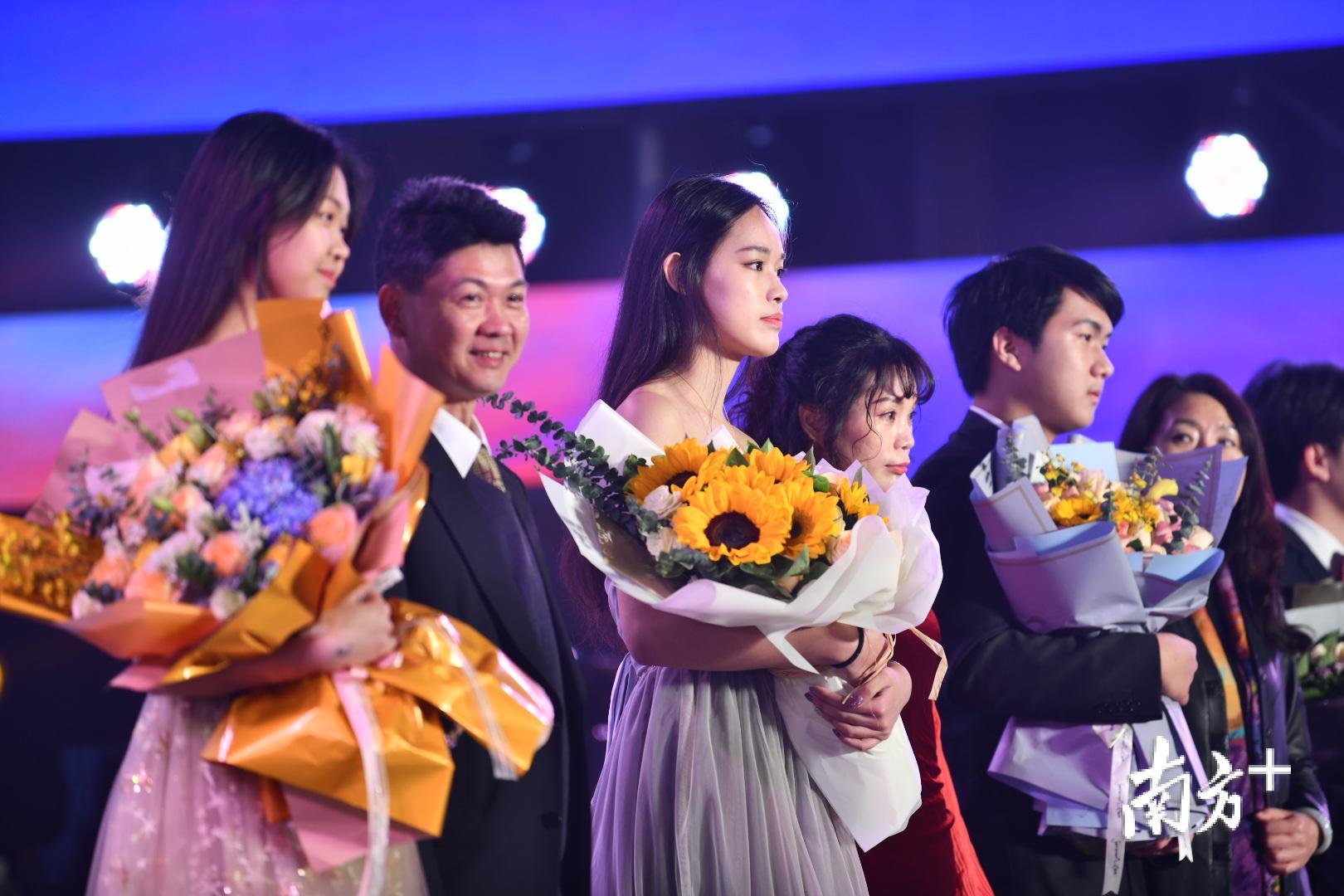 美伦国际教育举行学生成年礼仪式。 美伦国际教育举行学生成年礼仪式。