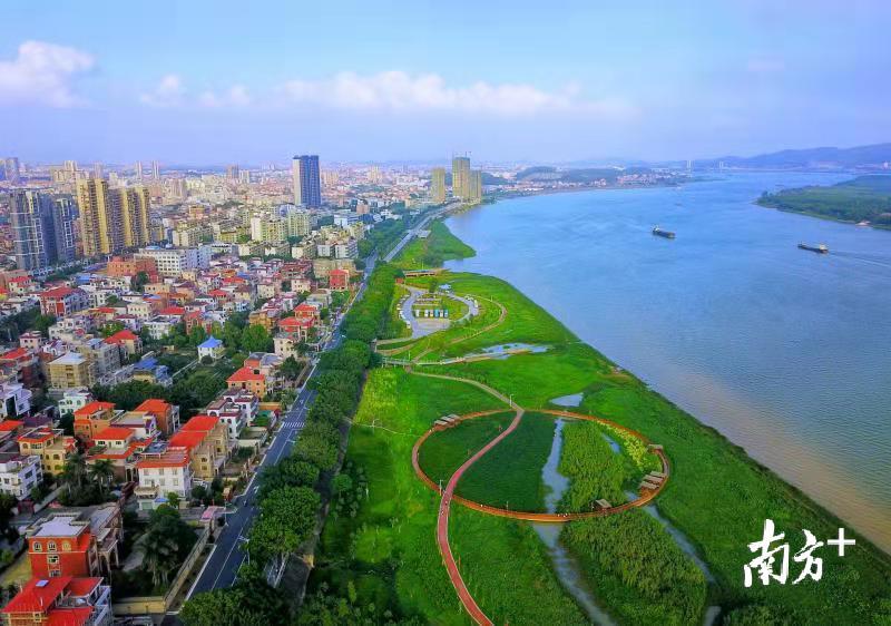 九江以党建引领，率先开展“领家”“洁家”“美家”“和家”四大行动，全力攻坚农村人居环境整治提升工作。梁平 摄