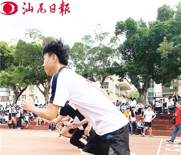 图为艺体节期间男子田径800米跑场面。