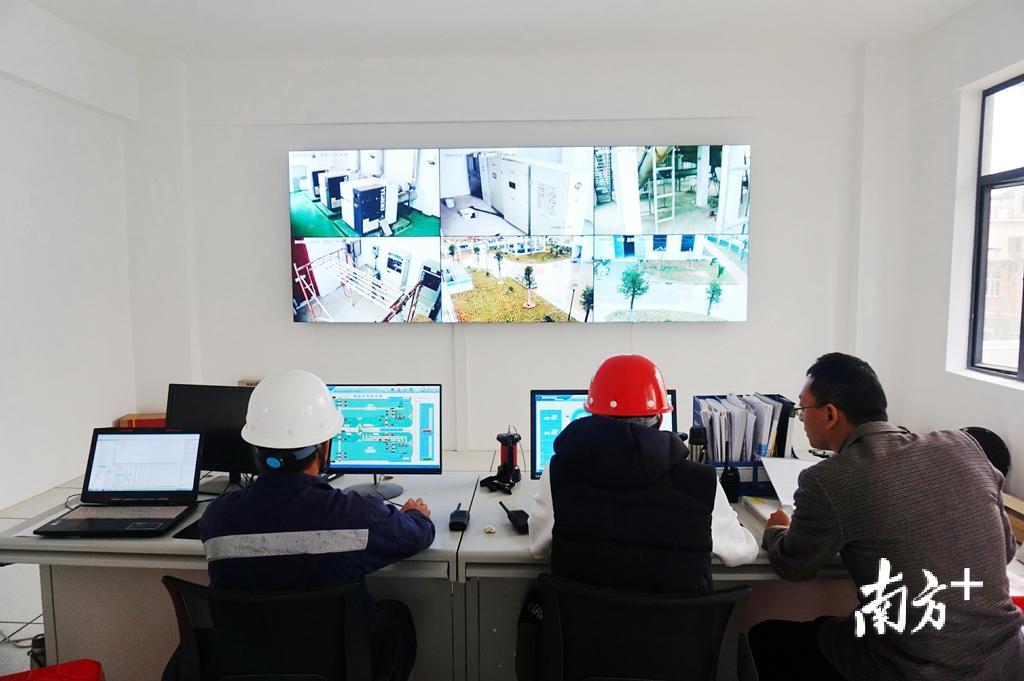 潮阳区铜盂镇污水处理厂二期厂区,工作人员正在进行相关作业。黄嘉锋 摄 潮阳区铜盂镇污水处理厂二期厂区,工作人员正在进行相关作业。黄嘉锋 摄