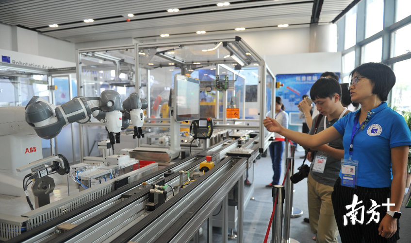 当前,佛山正全力推动制造业品质革命。图为佛山机器人学院。资料图片 当前,佛山正全力推动制造业品质革命。图为佛山机器人学院。资料图片