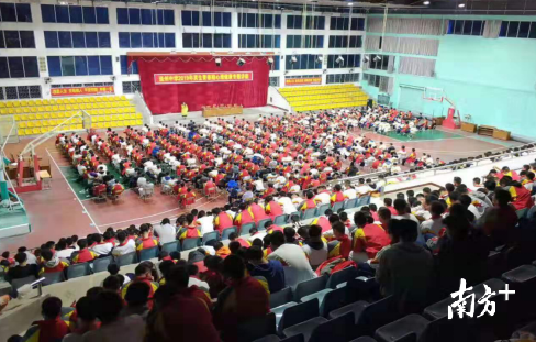 1500多名男同学参加男生青春期心理健康教育讲座。