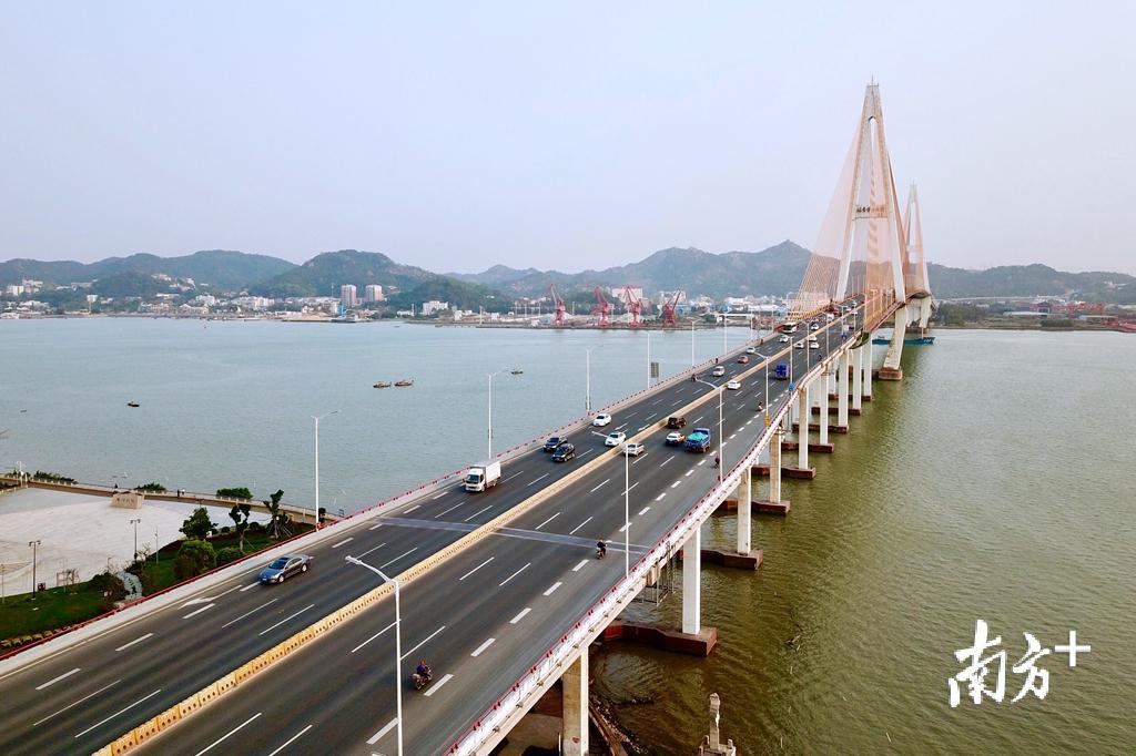 汕头礐石大桥。杨立轩 摄