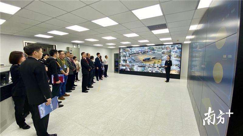 联合验收组现场察看综保区建设情况