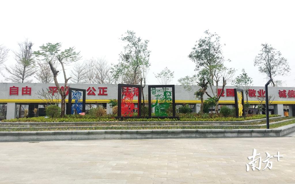 新兴广场一角。