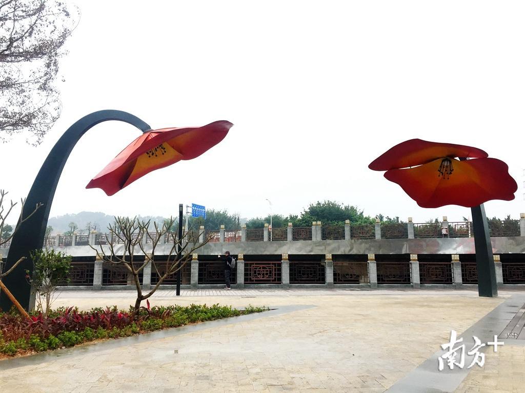 新兴广场的建成启用，起到提升城市景观的作用。