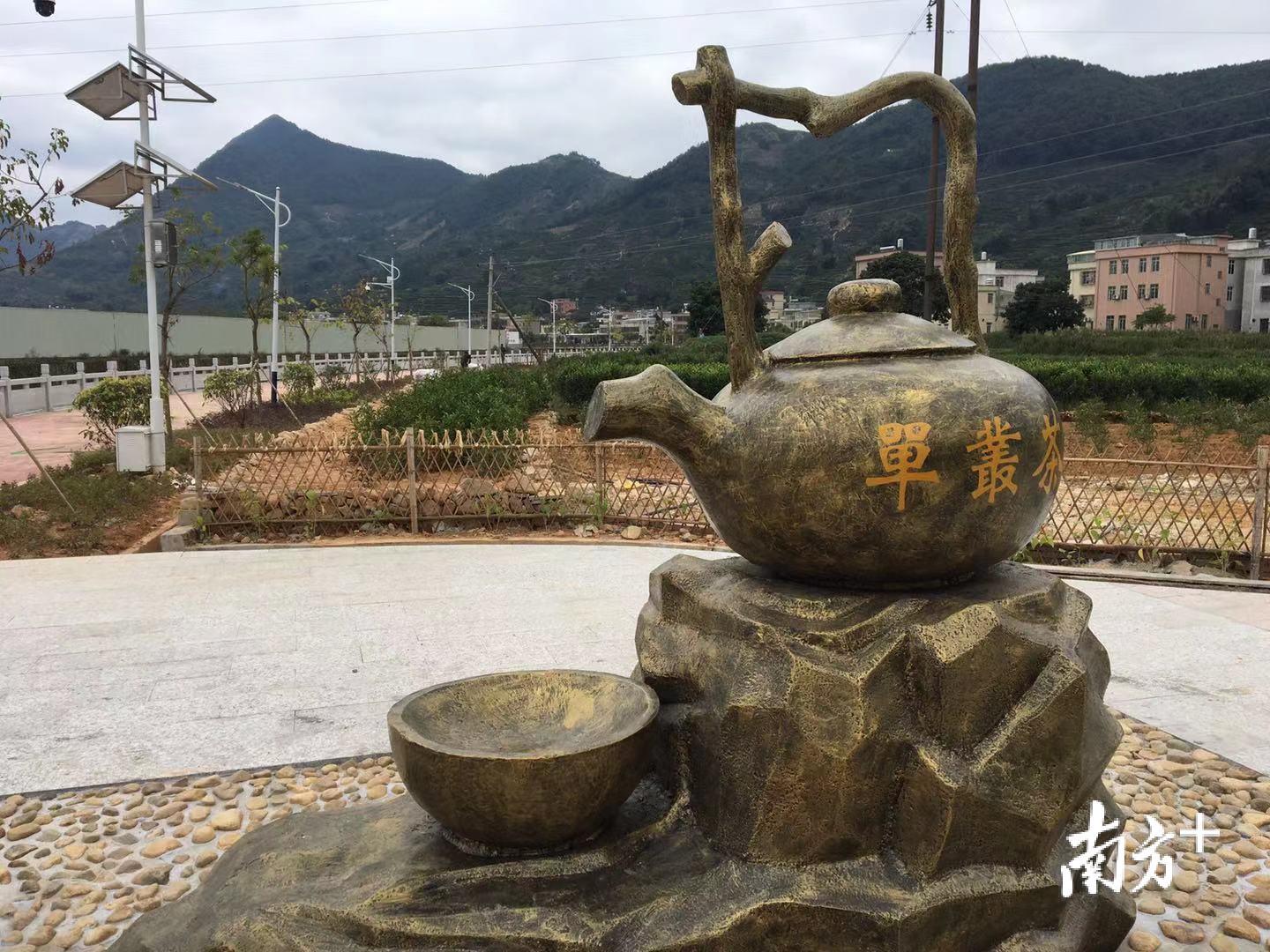 凤凰溪下埔段党建文化广场已初步成型。